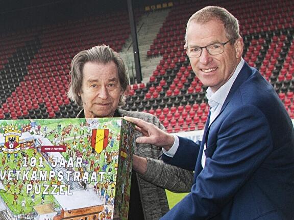 Theo Ellenbroek bij zijn voetbalclub in Deventer